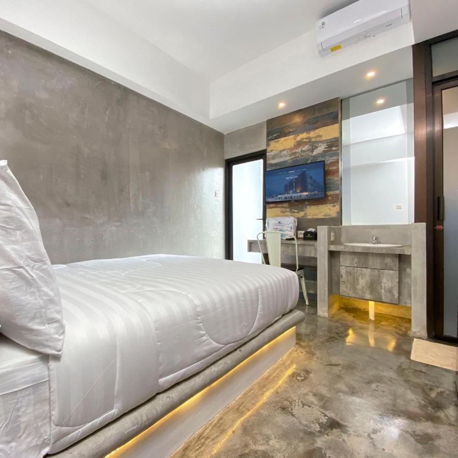 Dparagon Malioboro Yogyakarta Exterior photo